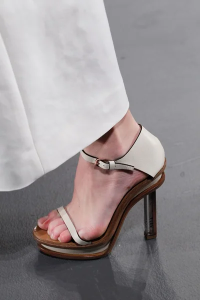 Look 18